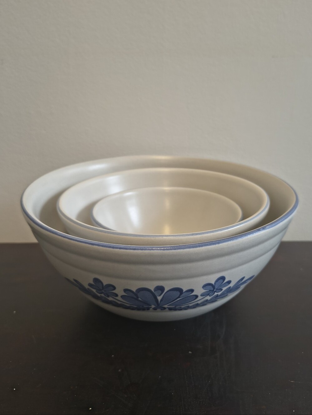 Vintage Pfaltzgraff Yorktowne Set of 3 Nesting Stackable Mixing Bowls 10" 8" 6"